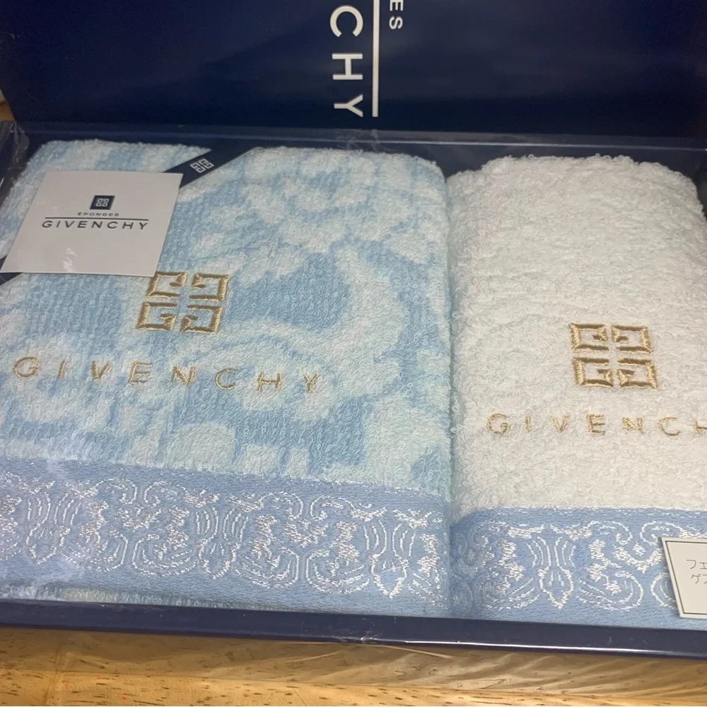 Givenchy Elegant Sky and Snow Towel Duo